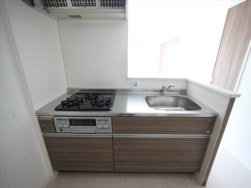 キッチン　システムキッチン（ガス3口グリル）家具家電ご用意できます