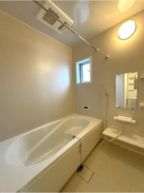 バス・シャワールーム　追焚き・浴室乾燥機付♪