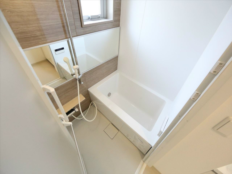 バス・シャワールーム　浴室暖房乾燥機付　追い焚き機能付お風呂　イメージ写真