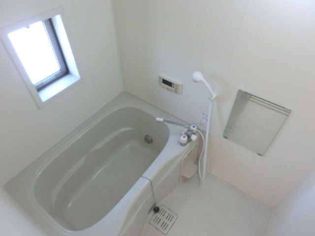 バス・シャワールーム　一日の疲れを癒してくれる追焚付きバスです