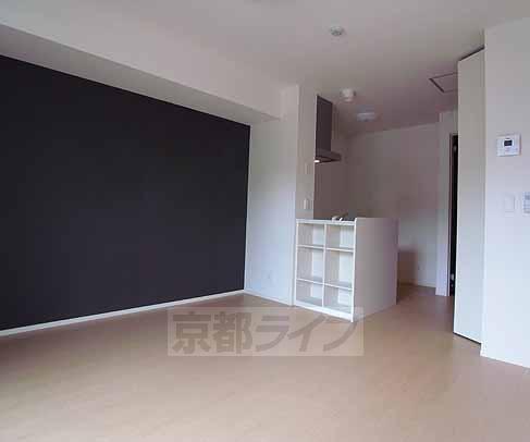 居室・リビング　白黒のコントラストが、クールでかっこいいお部屋です。