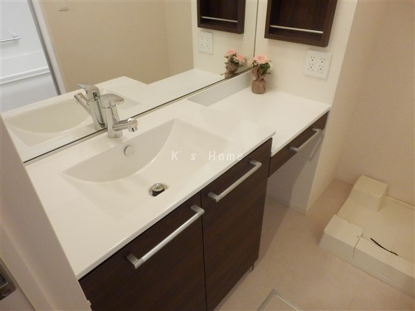 洗面設備　シャンプードレッサー＆室内洗濯機置場