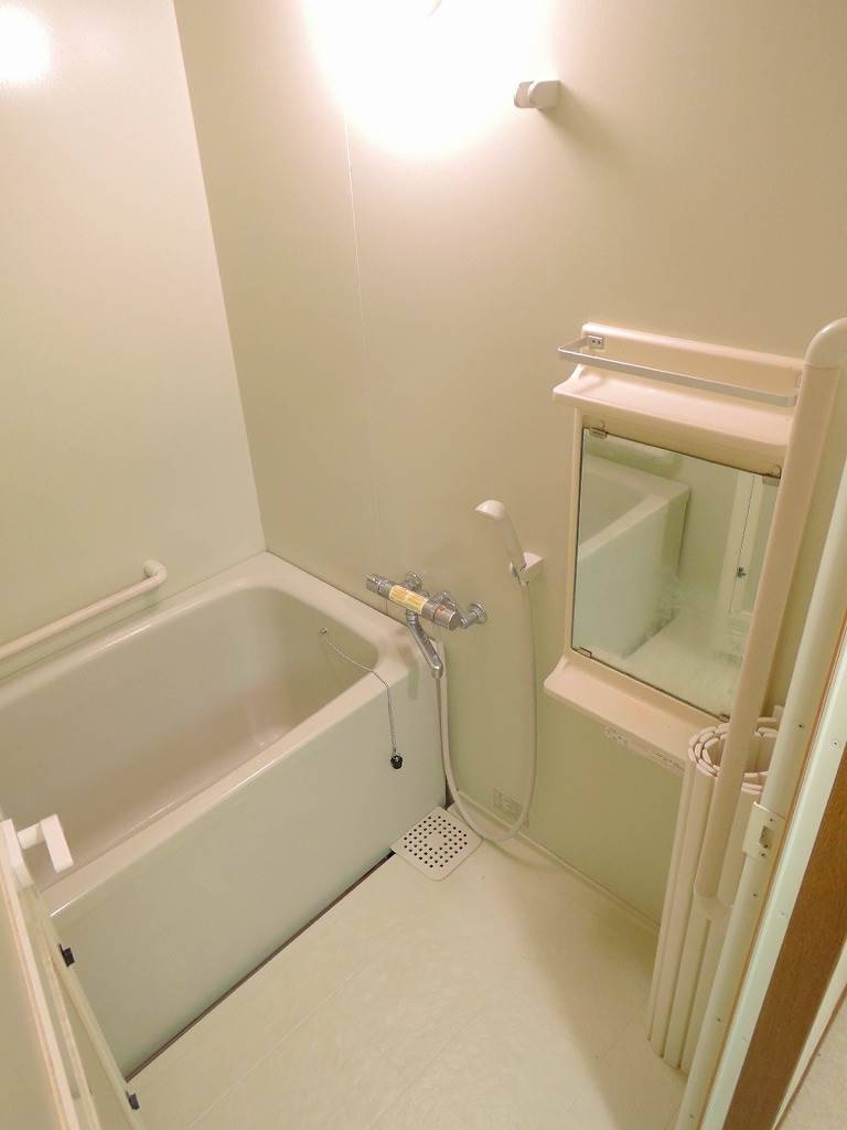 バス・シャワールーム　追い焚き機能あり