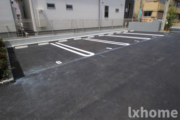 駐車場　駐車場があるので、車を買う予定の方も安心です