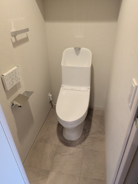 トイレ　温水洗浄便座