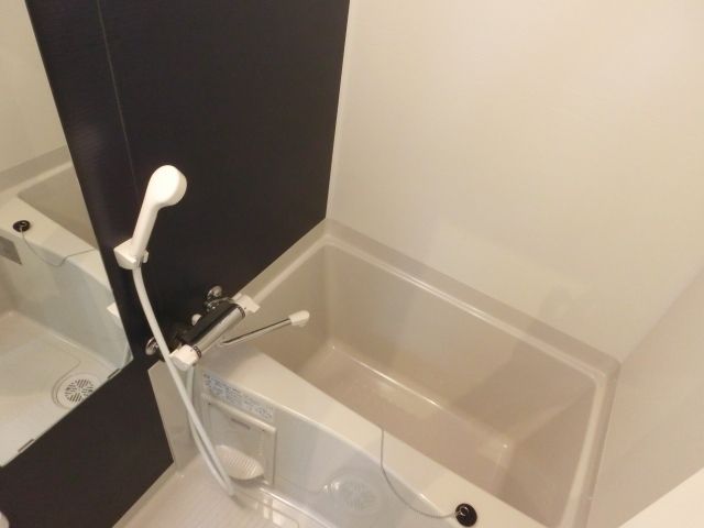 バス・シャワールーム　ゆったりとした浴室