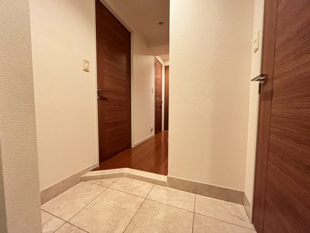 玄関　＊同間取り別部屋参照