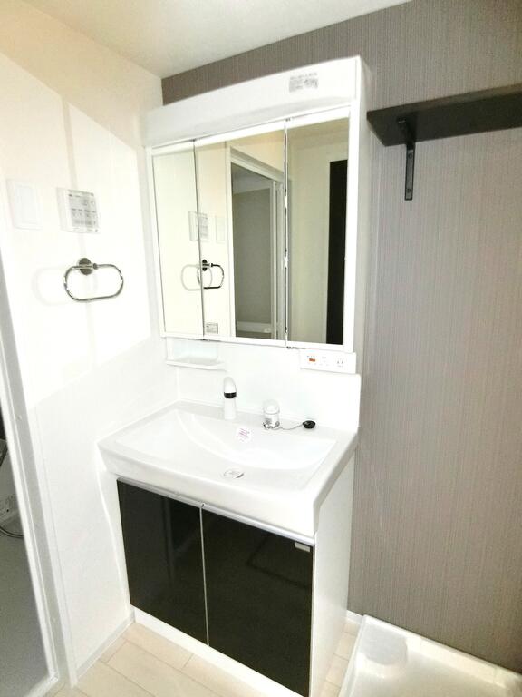洗面設備　同型物件の写真です。