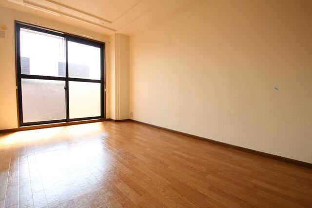 居室・リビング　同建物内別室の参考写真です。