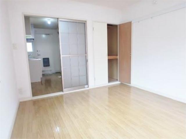 居室・リビング　明るい洋室です