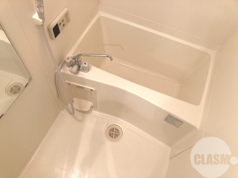 バス・シャワールーム　キレイにリフォームされています♪