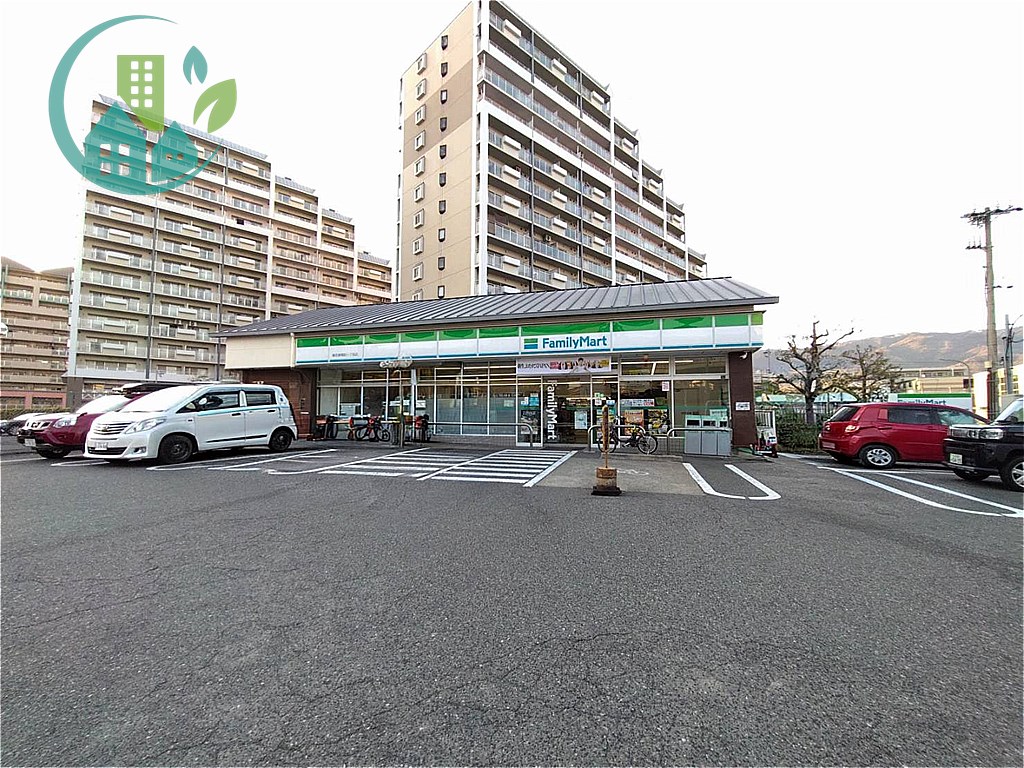 コンビニ　ファミリーマート 新在家南町一丁目店（コンビニ）まで114m