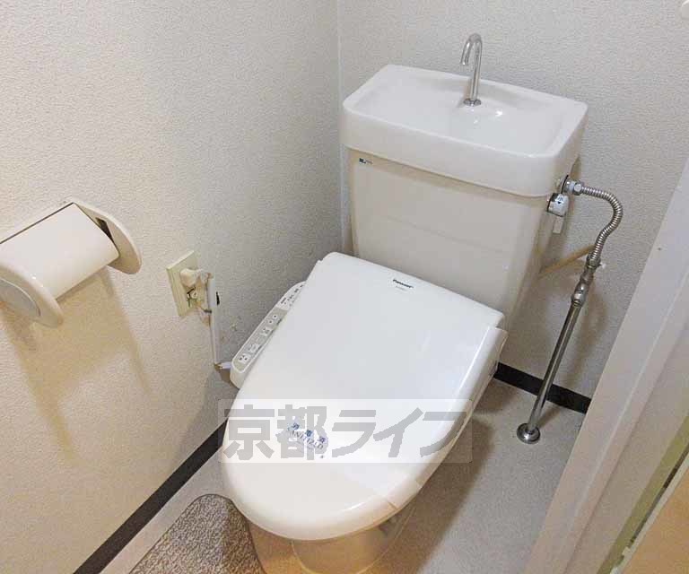 トイレ　ウォシュレット付きです・