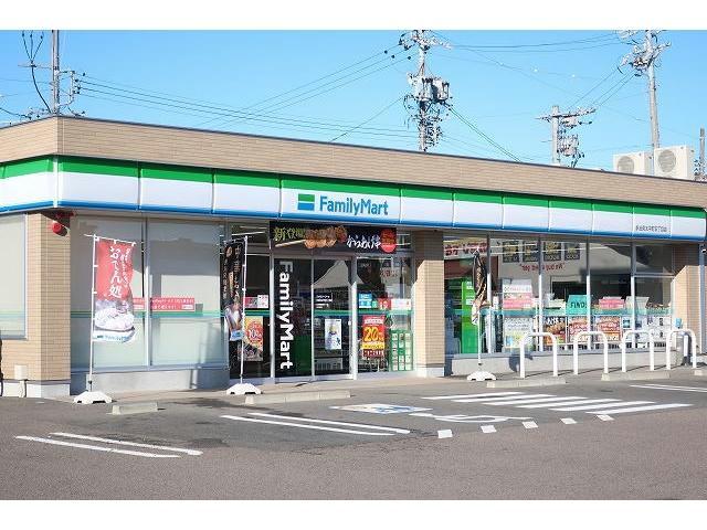 コンビニ　ファミリーマート（コンビニ）まで550m