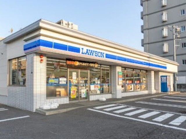 コンビニ　ローソン札幌北17条東7店（コンビニ）まで192m