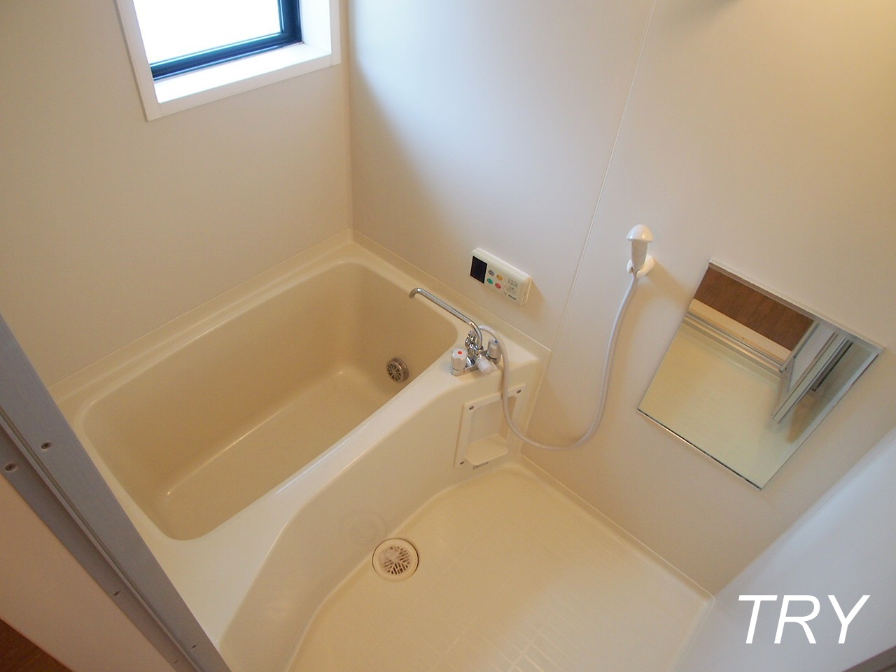 バス・シャワールーム　追炊き機能付です。