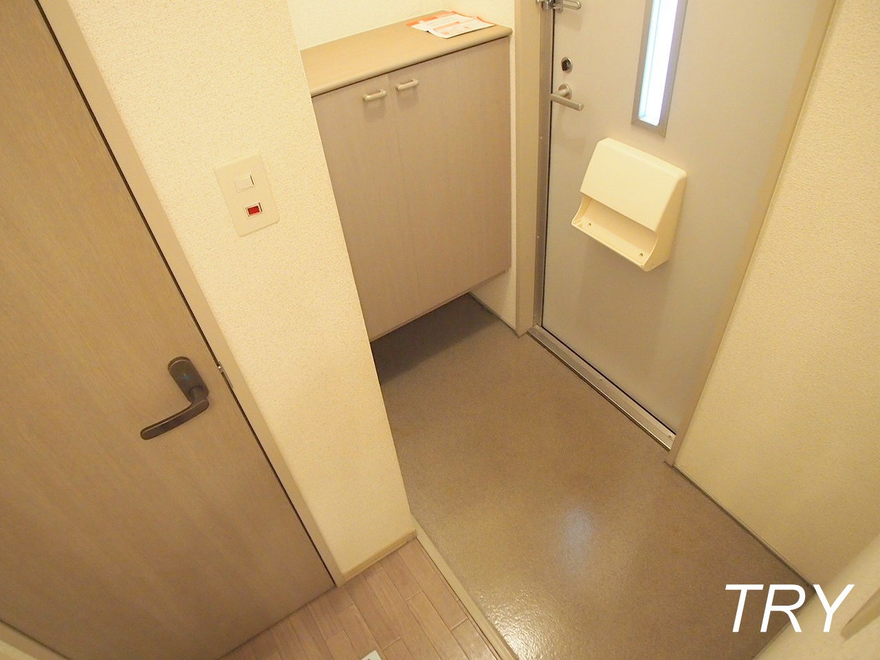 玄関　下駄箱付です。