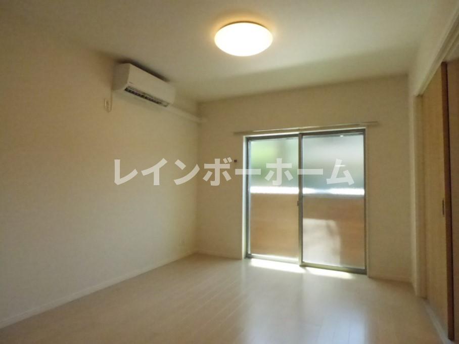 居室・リビング　こちらの居間で趣味の時間をお楽しみください