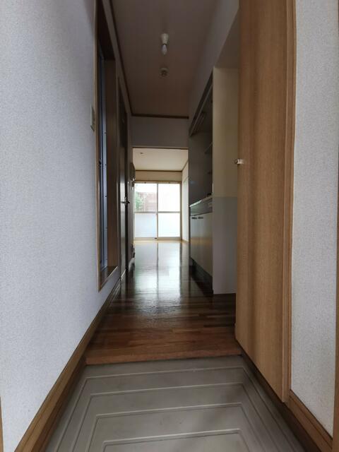 玄関　別部屋の参考写真です。