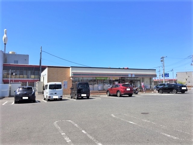 コンビニ　セブンイレブン鶴岡大宝寺町店（コンビニ）まで300m