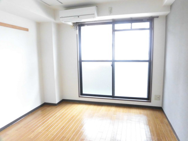 居室・リビング　明るいお部屋です