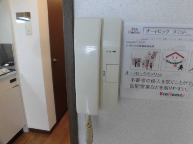その他設備　受話器付きインターホンです