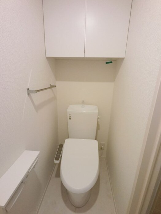 トイレ　トイレ 温水暖房便座付き