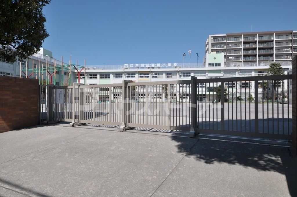 小学校　江戸川区立篠崎小学校（小学校）まで390m