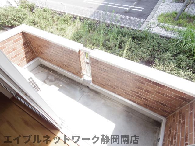 バルコニー　開放的で明るい空間を演出してくれるバルコニーです