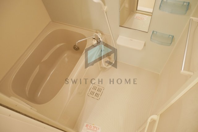 バス・シャワールーム　コンパクトで使いやすいお風呂です