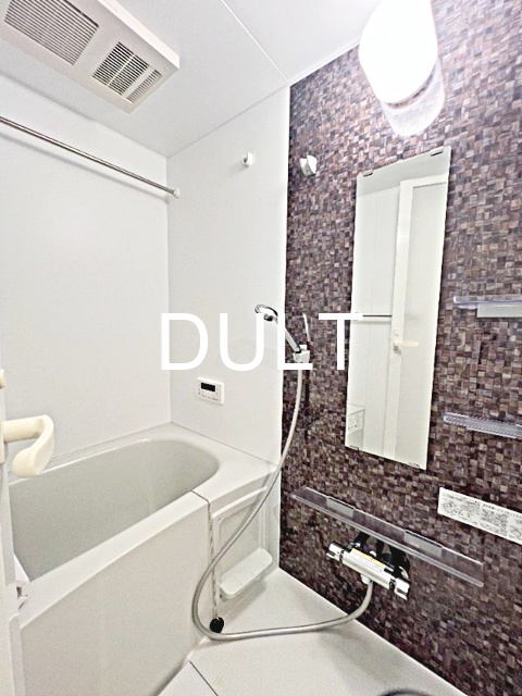 バス・シャワールーム　バスルームです。