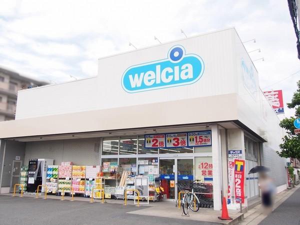 ドラックストア　ダックス向日物集女店（ドラッグストア）まで423m