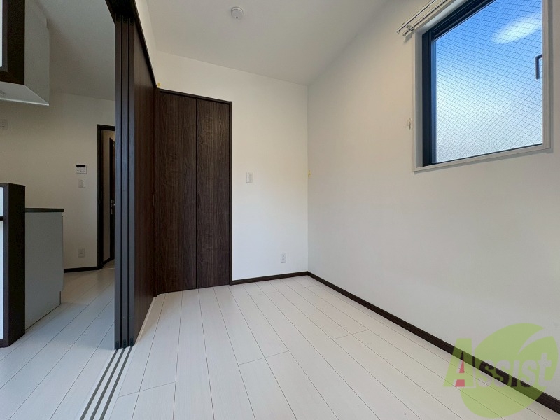 その他部屋・スペース　３．５帖の寝室です。ベッドを置いても狭く感じないです。