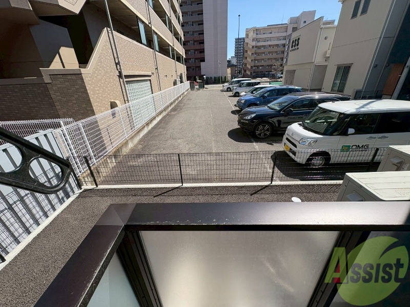 バルコニー　バルコニーに物干しがあるので洗濯物が干せます。