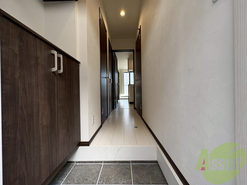 玄関　玄関が広く開放感があり風通しも良いです。