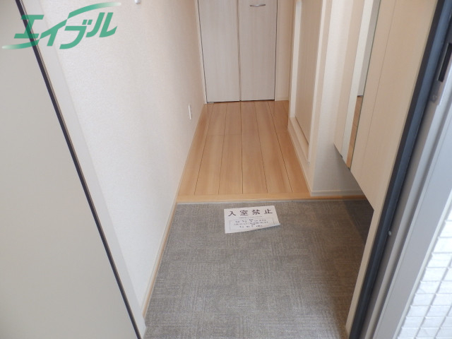 玄関　別部屋の写真です。