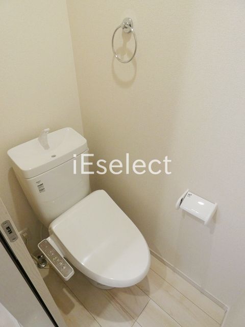 トイレ　温水洗浄便座付きです！あると便利ですよね♪