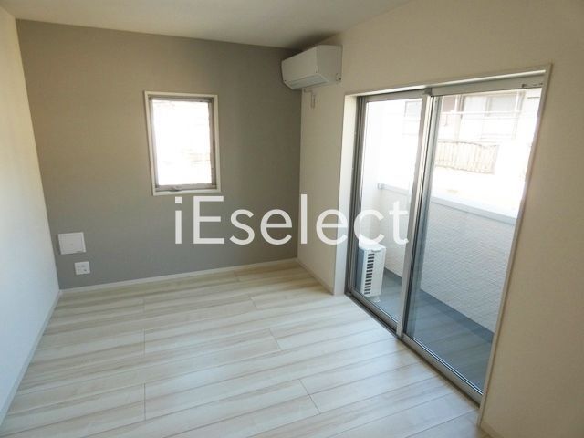 居室・リビング　2面採光なので日当たりの良いお部屋です♪