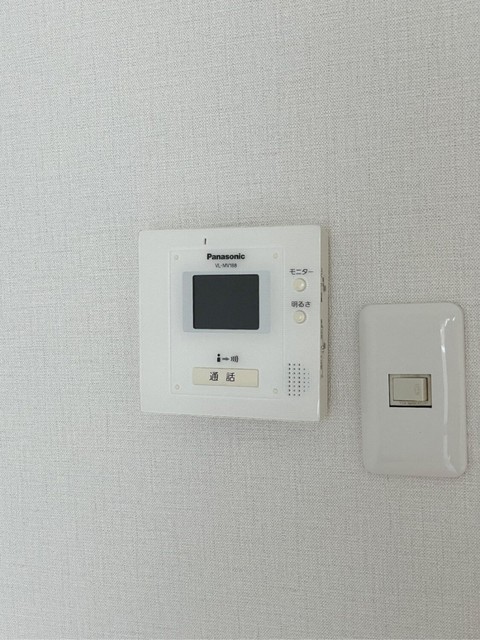 セキュリティ　【ＴＶモニタ付きインターフォン】別部屋内装完了後の写真です。