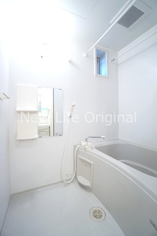 バス・シャワールーム　お風呂とトイレは別☆ゆったりと入浴できますね☆