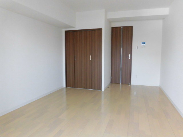 居室・リビング　外の光が差し込む明るいお部屋です