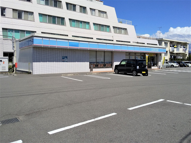 コンビニ　ローソン松山祓川店（コンビニ）まで210m