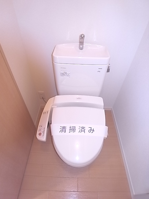 トイレ　いつもすっきり温水洗浄便座付です♪