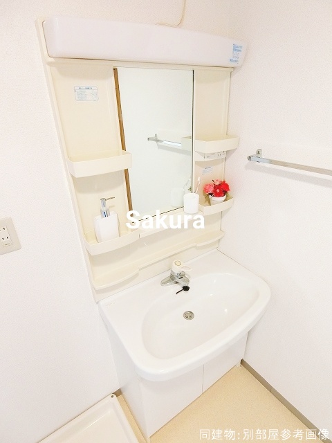 洗面設備　身支度に欠かせない独立洗面台♪