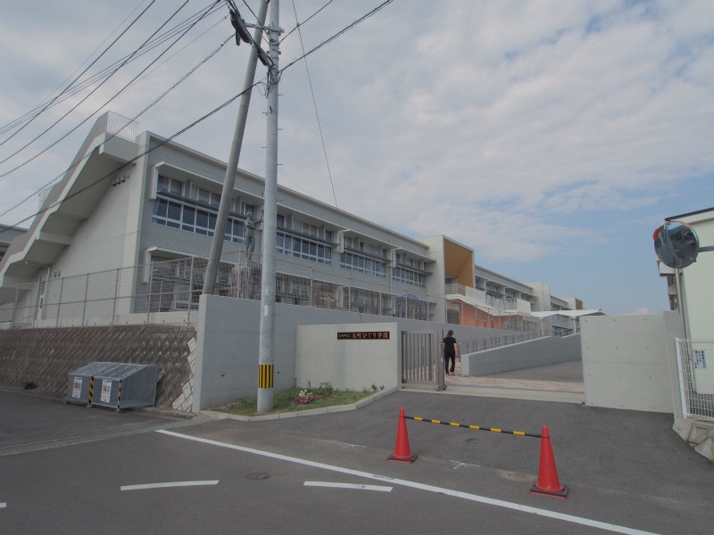 中学校　大町町立小中一貫校大町ひじり学園中学部（中学校）まで203m