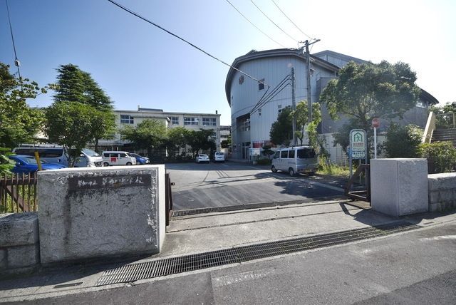 中学校　草加市立草加中学校（中学校）まで1180m