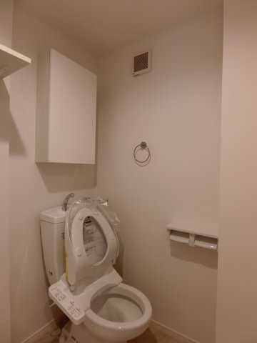トイレ　他のお部屋の参考写真となります。