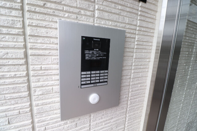 エントランス　オートロック付きで安心
