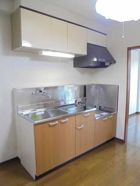 キッチン　写真は202号室です（参考）