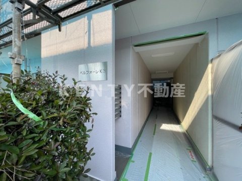 エントランス　落ち着いたエントランスです